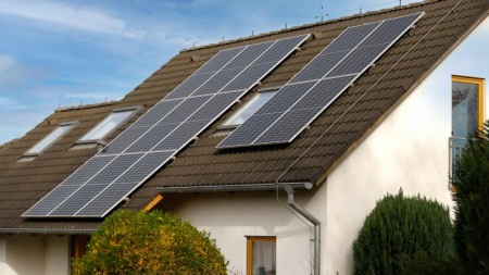 La pose fenêtre toit, guide complet pour apporter lumière à vos combles