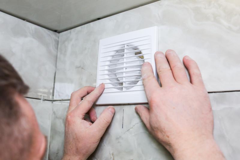 Installation VMC dans les combles aménagés, conseils pratiques et erreurs à éviter